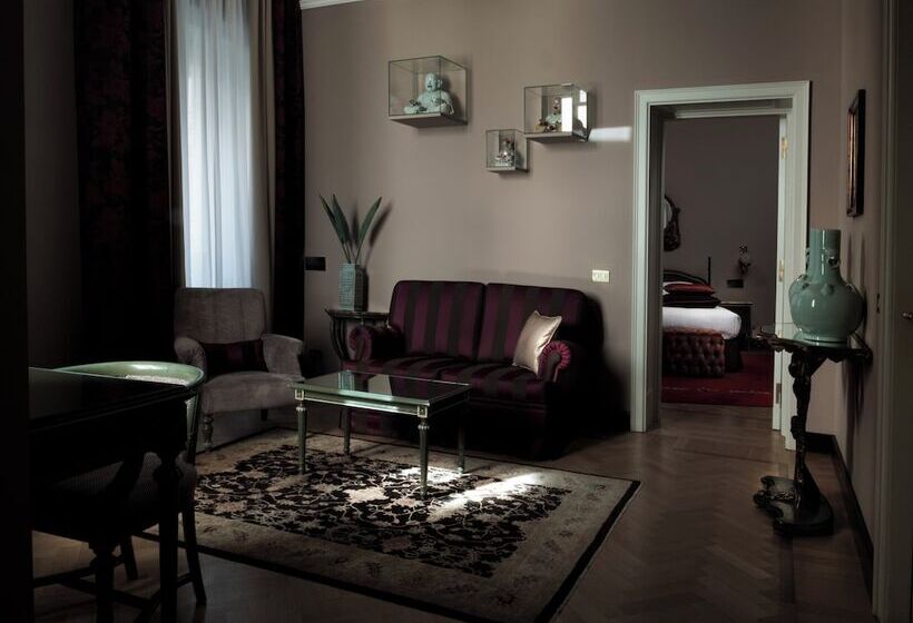Suite with Terrace, Grand Hotel Et De Milan   The Leading Hotels Of The World