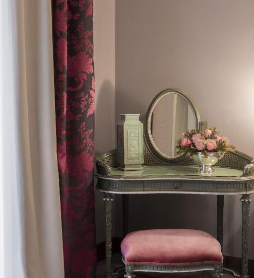 Suite with Terrace, Grand Hotel Et De Milan   The Leading Hotels Of The World