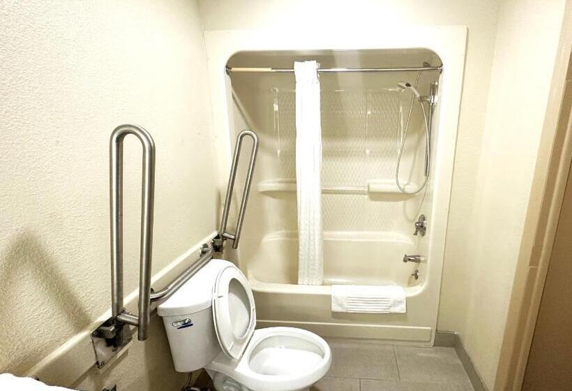 장애인을 위한 킹사이즈 침대 스탠다드 룸, Surestay Plus By Best Western Reading North