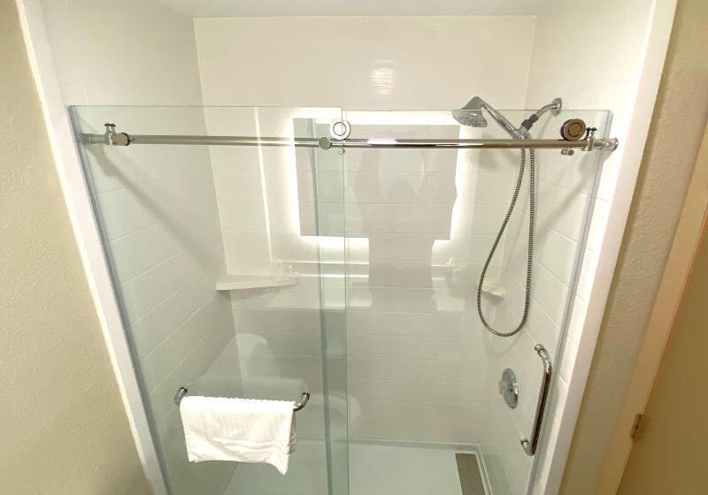 스위트 킹사이즈 침대, Surestay Plus By Best Western Reading North