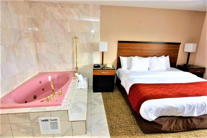 스위트 킹사이즈 침대, Surestay Plus By Best Western Reading North