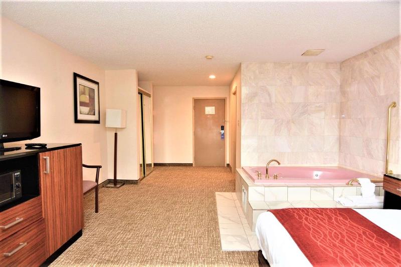 스위트 킹사이즈 침대, Surestay Plus By Best Western Reading North