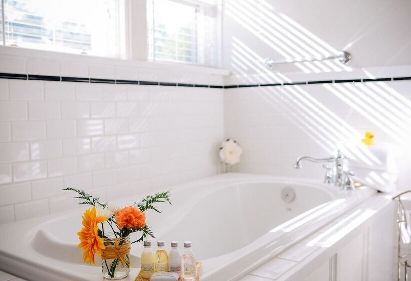 スタンダードルーム, Dashwood Manor Seaside Bed & Breakfast