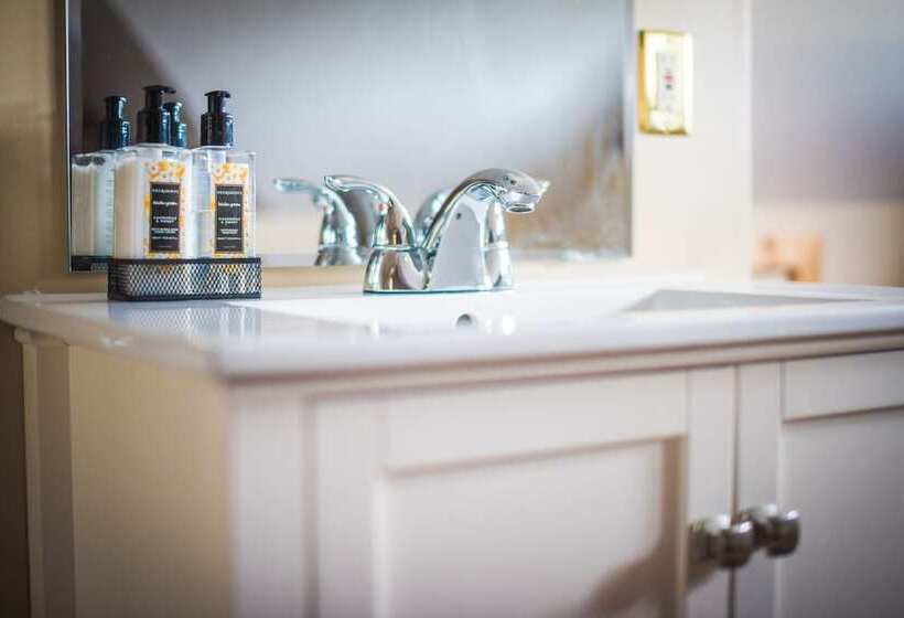 スタンダードルーム, Dashwood Manor Seaside Bed & Breakfast