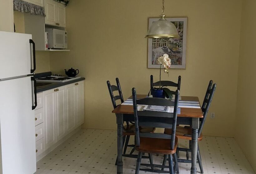 Номер Deluxe Вид на Озеро, Lakeside Country Inn