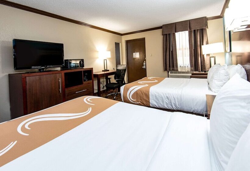 带2个双人床的标准工作室, Quality Inn & Suites Quakertown Allentown
