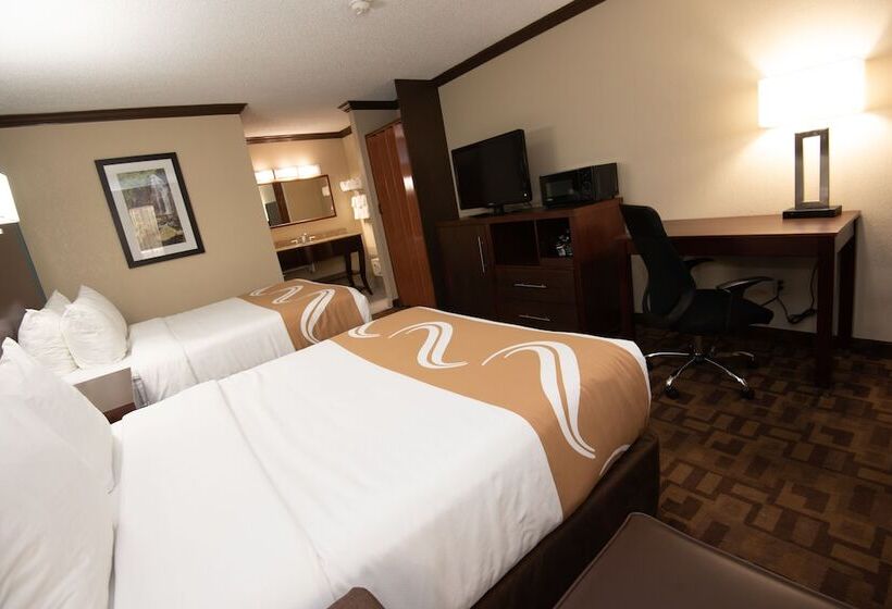 带2个双人床的标准工作室, Quality Inn & Suites Quakertown Allentown
