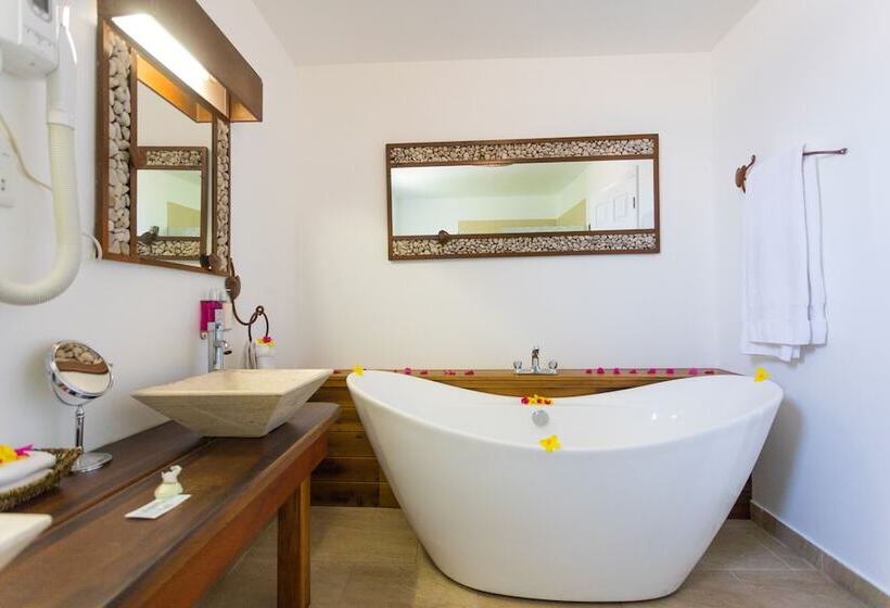 سوییت, True Blue Bay Resort