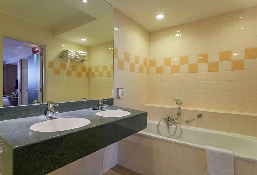 اتاق استاندارد چهار تخته, Avenue