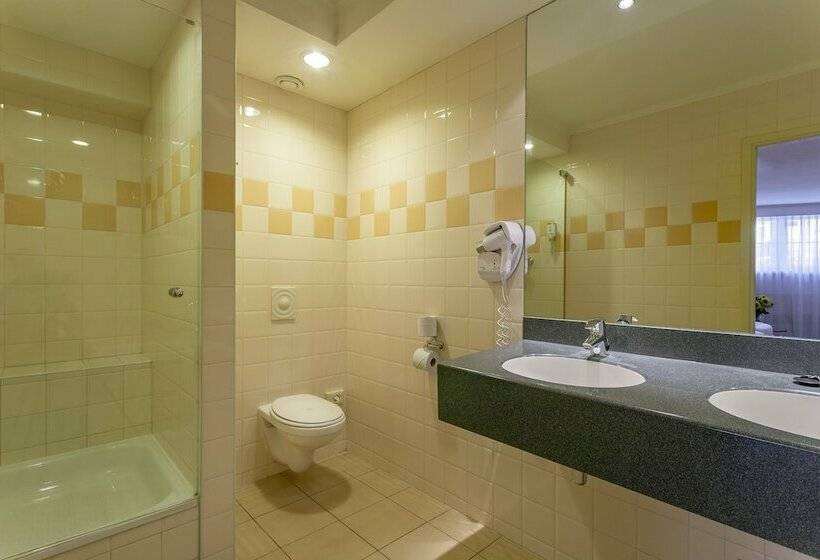اتاق استاندارد چهار تخته, Avenue