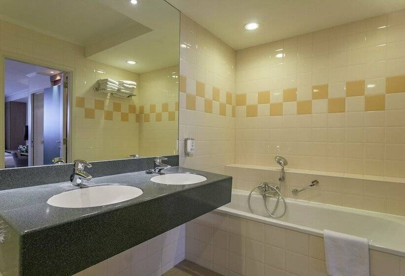 اتاق استاندارد چهار تخته, Avenue