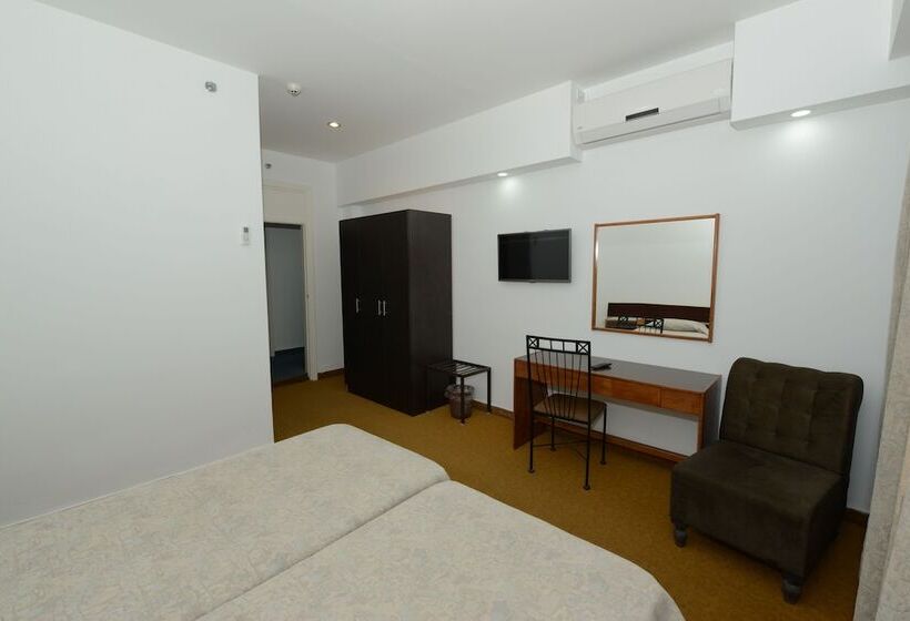 Standard Triple Room, Rivoli Hotel Jerusalem