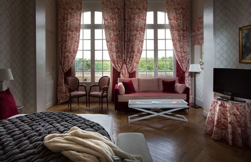 Семейный Номер, Le Chateau De La Tour