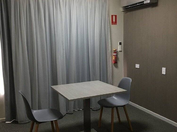 스위트, Argosy Motor Inn