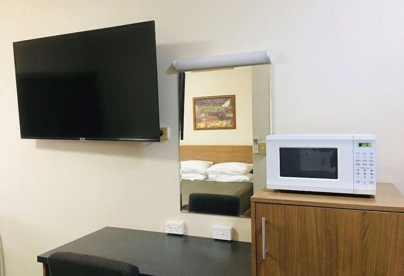 패밀리 룸, Argosy Motor Inn
