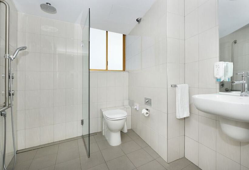 اتاق استاندارد برای معلولان, Atlantic Tower Motor Inn