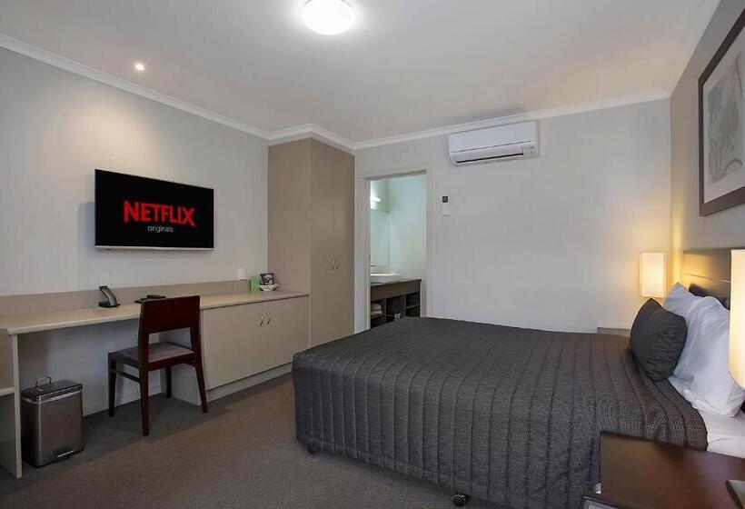 اتاق استاندارد, Elm Tree Motel