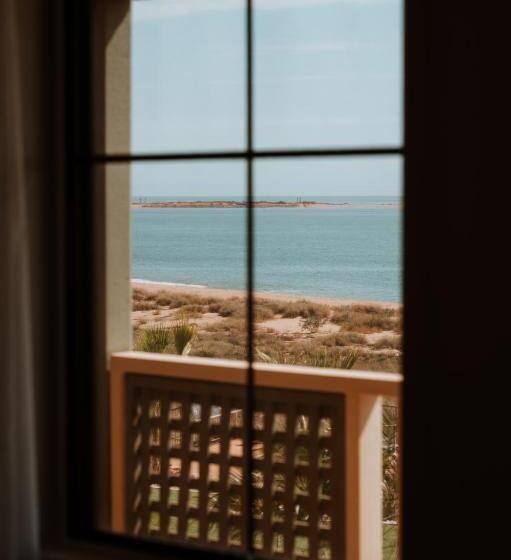 اتاق لوکس با چشم‌انداز دریا, Hedland