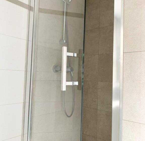 اتاق استاندارد سه نفره, Safestay Brussels Grand Place