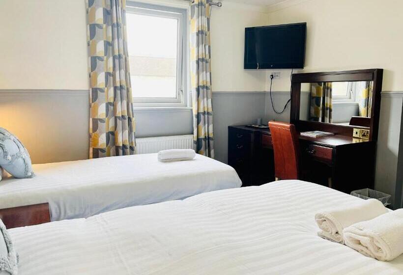 Economy Triple Room, The Lovat