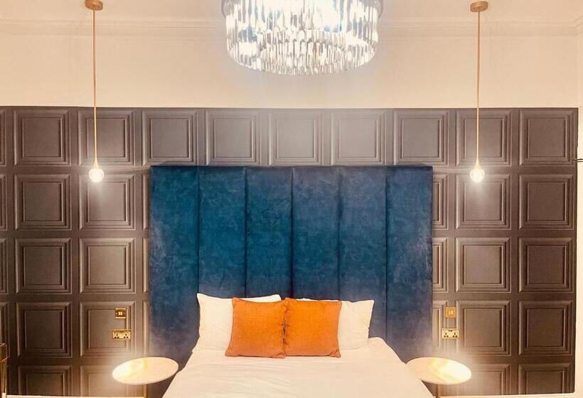 Deluxe Suite King Bed, The Lovat