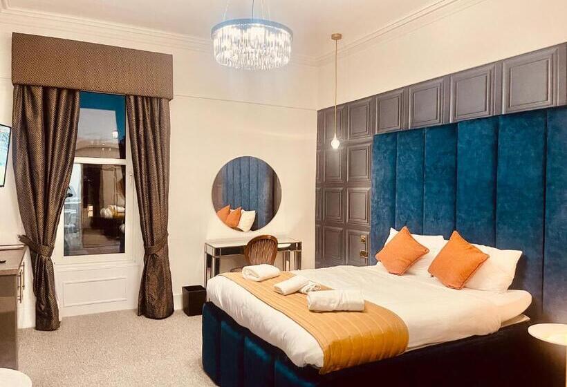 Deluxe Suite King Bed, The Lovat