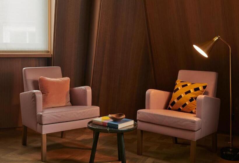 Номер Superior, Cafe Royal