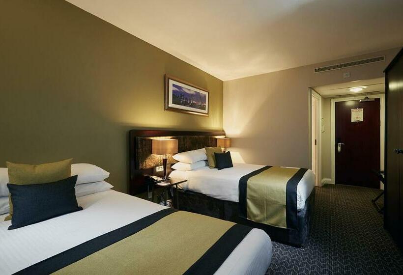 家庭间, Stamford Bridge Hotel London