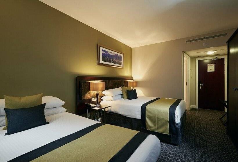 家庭间, Stamford Bridge Hotel London