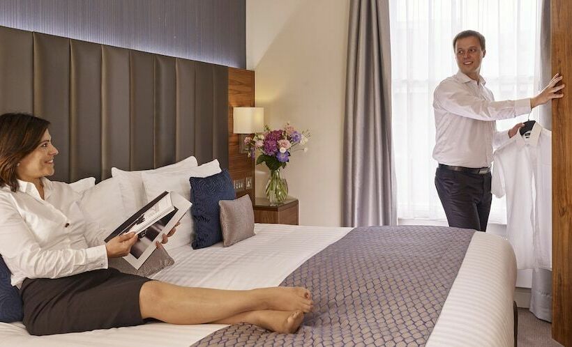 Номер Клуб, Norfolk Towers Paddington