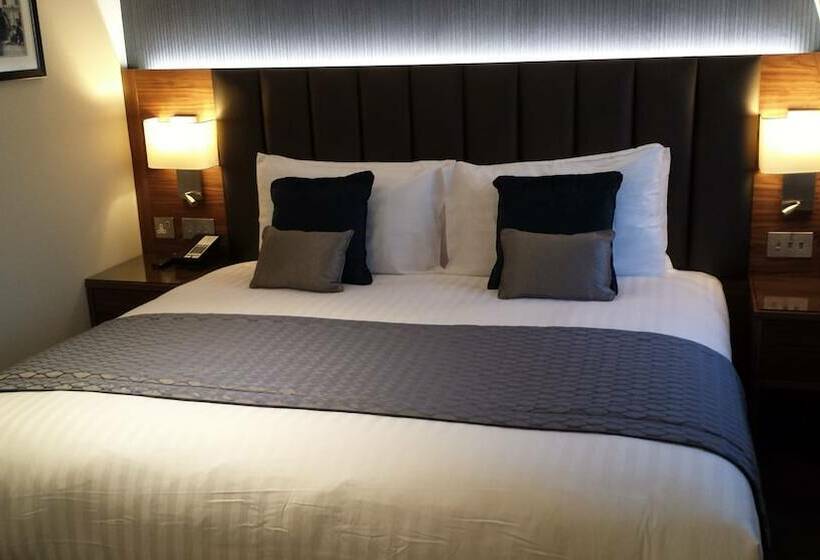 Номер Клуб, Norfolk Towers Paddington