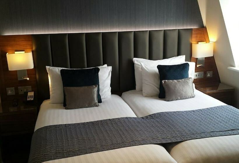 Номер Клуб, Norfolk Towers Paddington