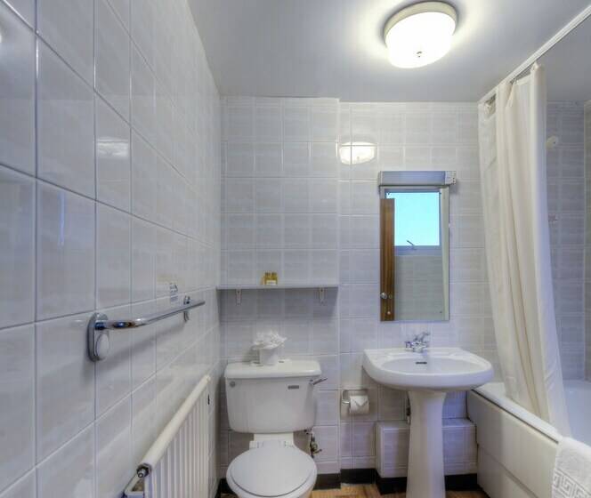 Номер Стандарт, Cobden Hotel Birmingham