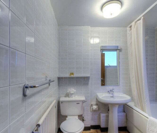 Номер Стандарт, Cobden Hotel Birmingham