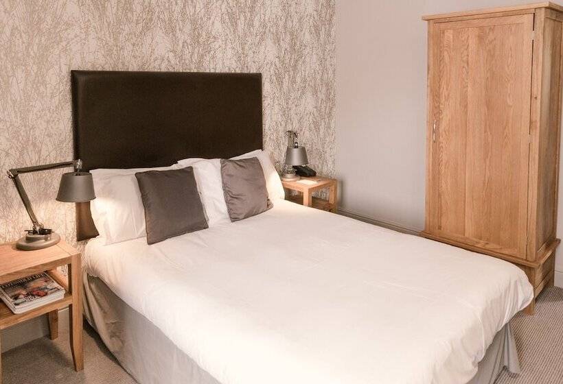 Классический Номер, Stonehouse Court Hotel   A Bespoke