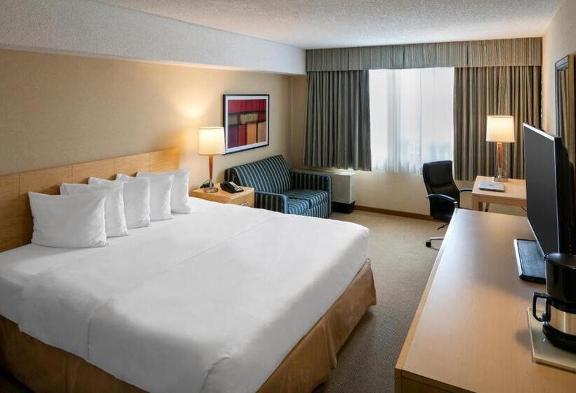 キングサイズベッドのスイートルーム, Quality Inn And Suites Montreal East