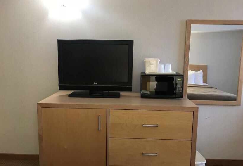２ダブルベッドのスタンダードルーム, Quality Inn And Suites Montreal East