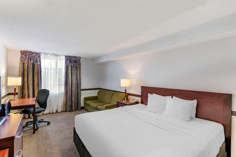 キングサイズベッドのスイートルーム, Quality Inn And Suites Montreal East