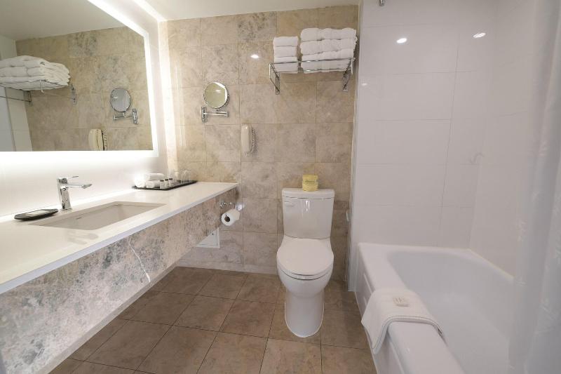 Номер Клуб, Sheraton Laval