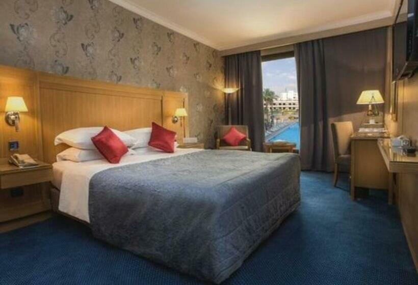 اتاق استاندارد با چشم‌انداز استخر, Le Passage Cairo Hotel & Casino