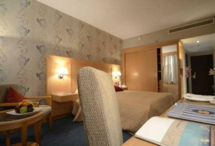اتاق لوکس با چشم‌انداز باغ, Le Passage Cairo Hotel & Casino