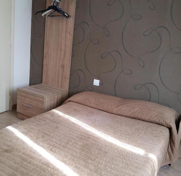 اتاق استاندارد یک نفره, Hôtel Roi René