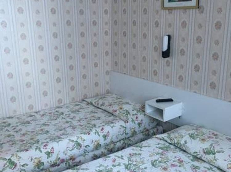 اتاق استاندارد سه نفره, Green Park Hotel Paris