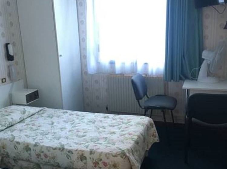 اتاق استاندارد سه نفره, Green Park Hotel Paris