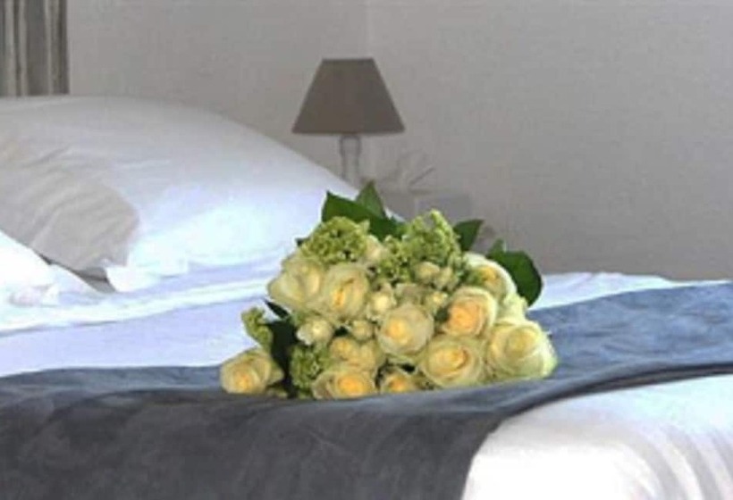 Quarto Triplo Superior, Ruc Hôtel Cannes