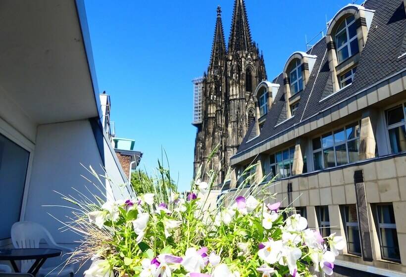 اتاق استاندارد سه نفره, Callas  Am Dom
