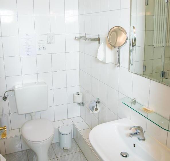 اتاق اکونومی, Und Restaurant Lowenbrau Koln