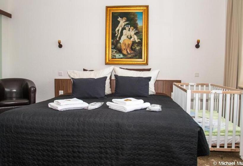 اتاق لوکس, Und Restaurant Lowenbrau Koln
