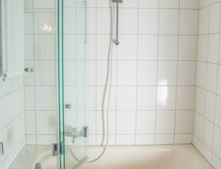 اتاق استاندارد سه نفره, Und Restaurant Lowenbrau Koln