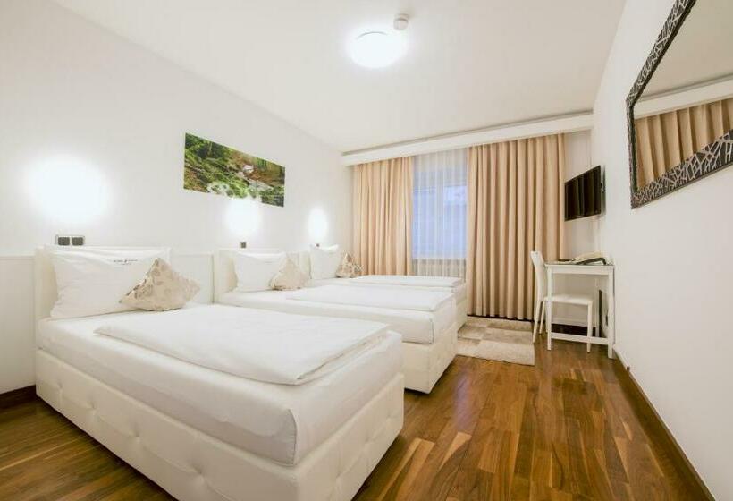 اتاق استاندارد سه نفره, Rivoli Charme